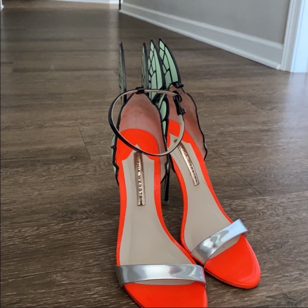 One Black Strap Missing But Easy To Find It. - image 1